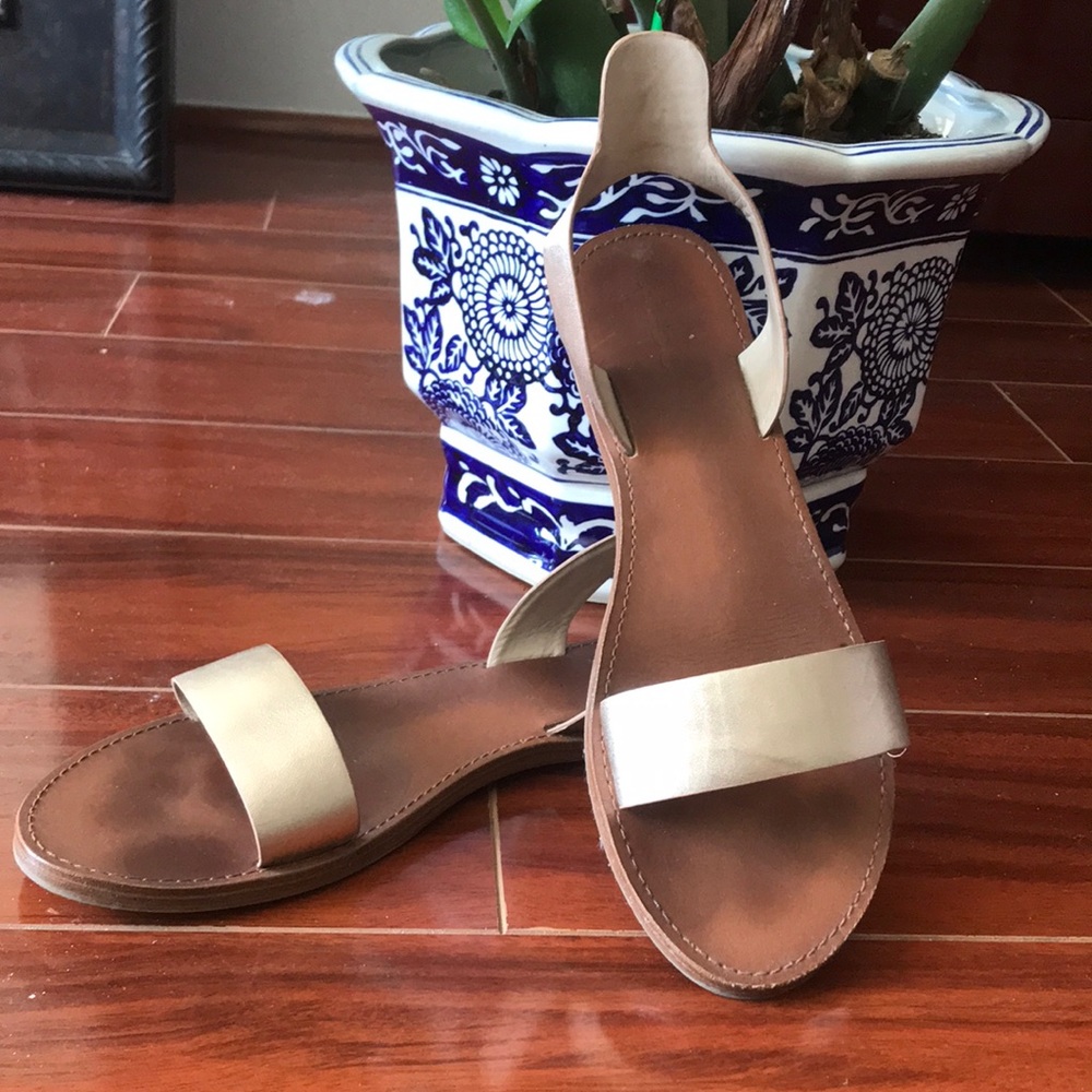 ❌ SOLD ❌ Aldo rose gold flats